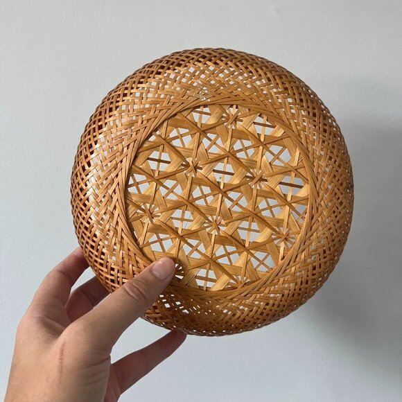 Vintage Woven Blonde Wicker Basket - Picture 4 of 4